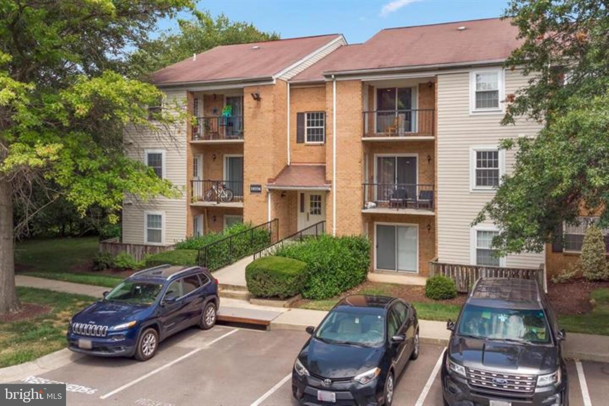 18334 STREAMSIDE Drive – photo 1