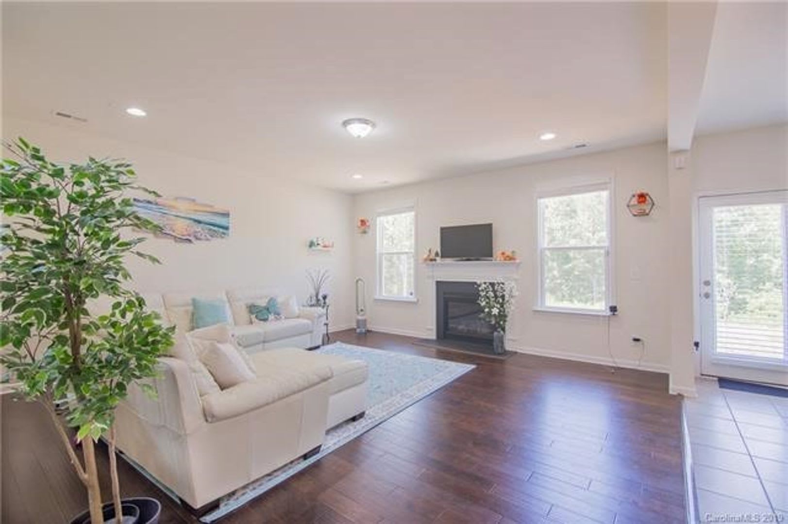 Great Home With Community Pools & Tennis – photo 5