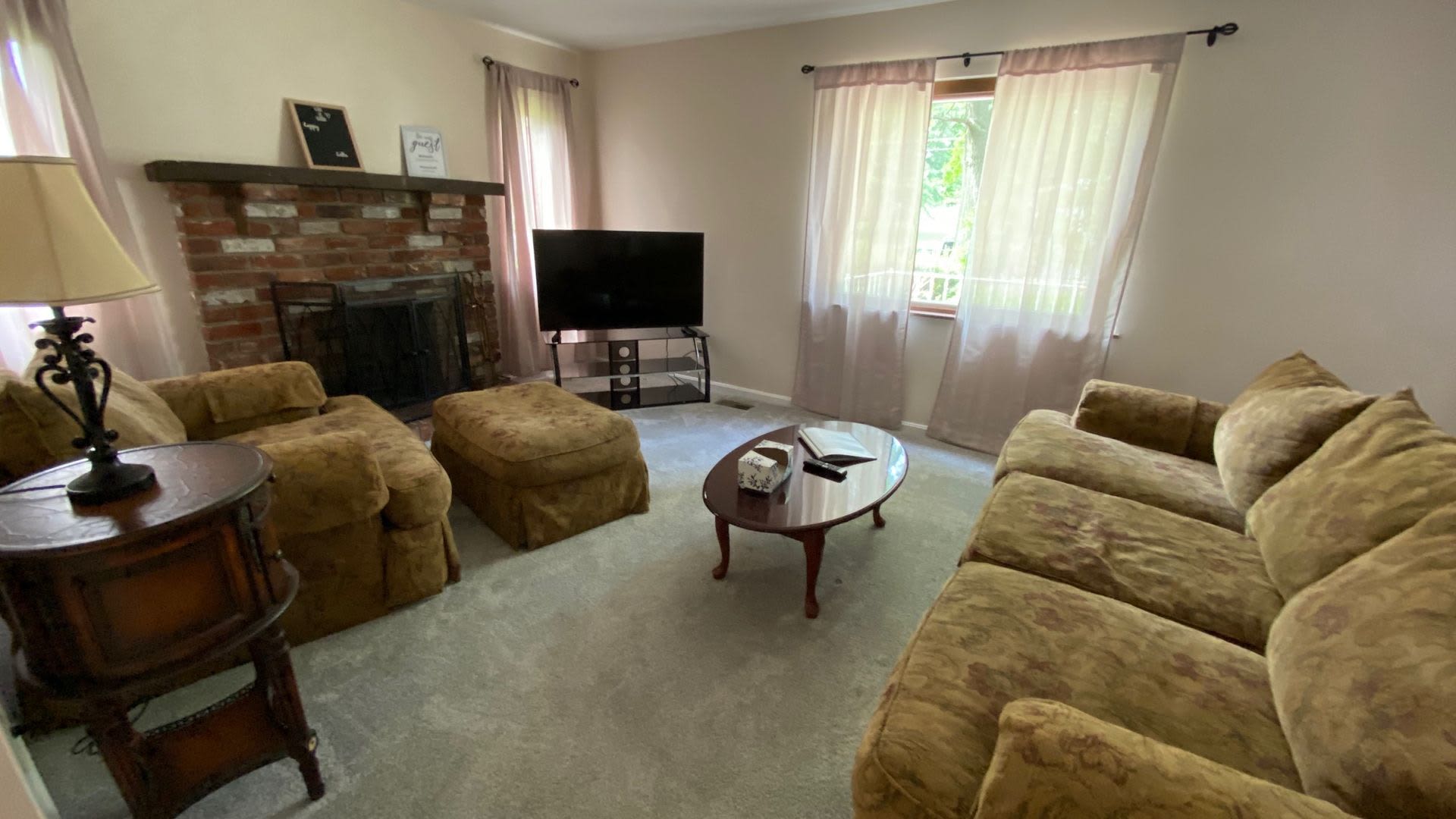 Fully Furnished with Washer and Dryer on quiet cul-de-sac – photo 5