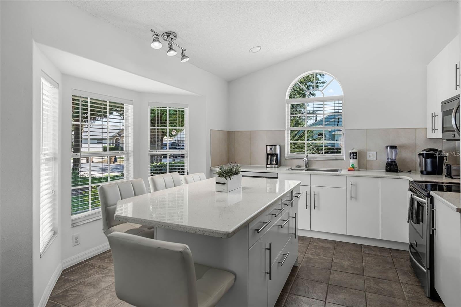 8065 INDIAN CREEK Boulevard – photo 2