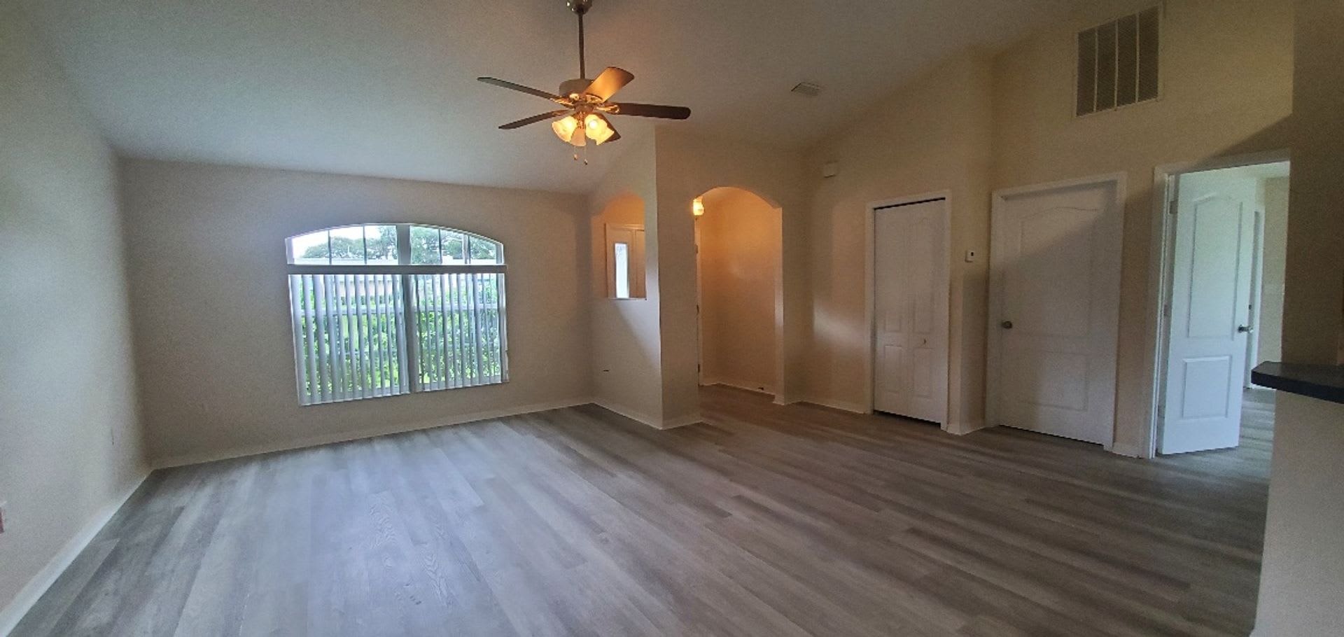 3-Bedroom, 2-Bathroom Home in Kissimmee – photo 3
