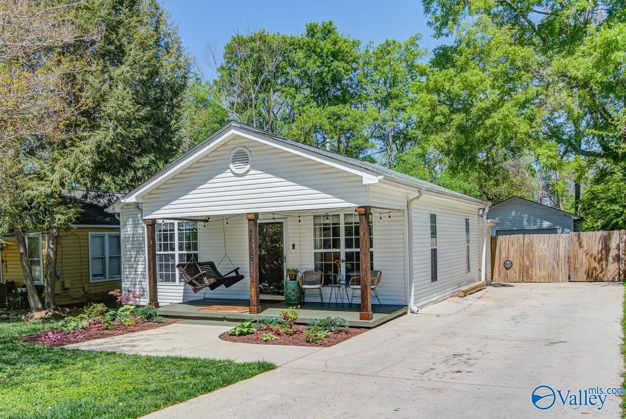 1605 McCullough Avenue NE – photo 2