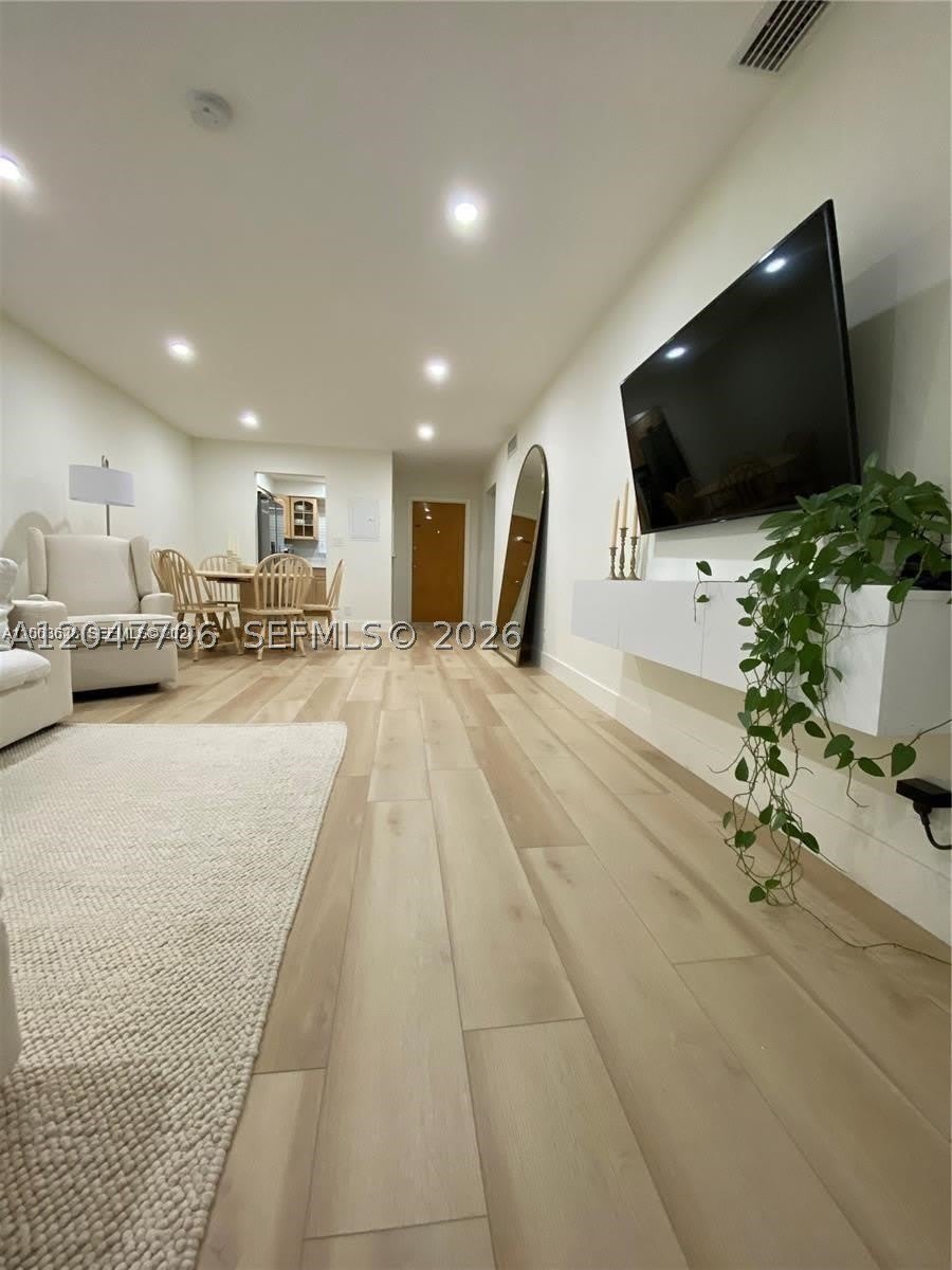 1200 Tallwood Ave – photo 4