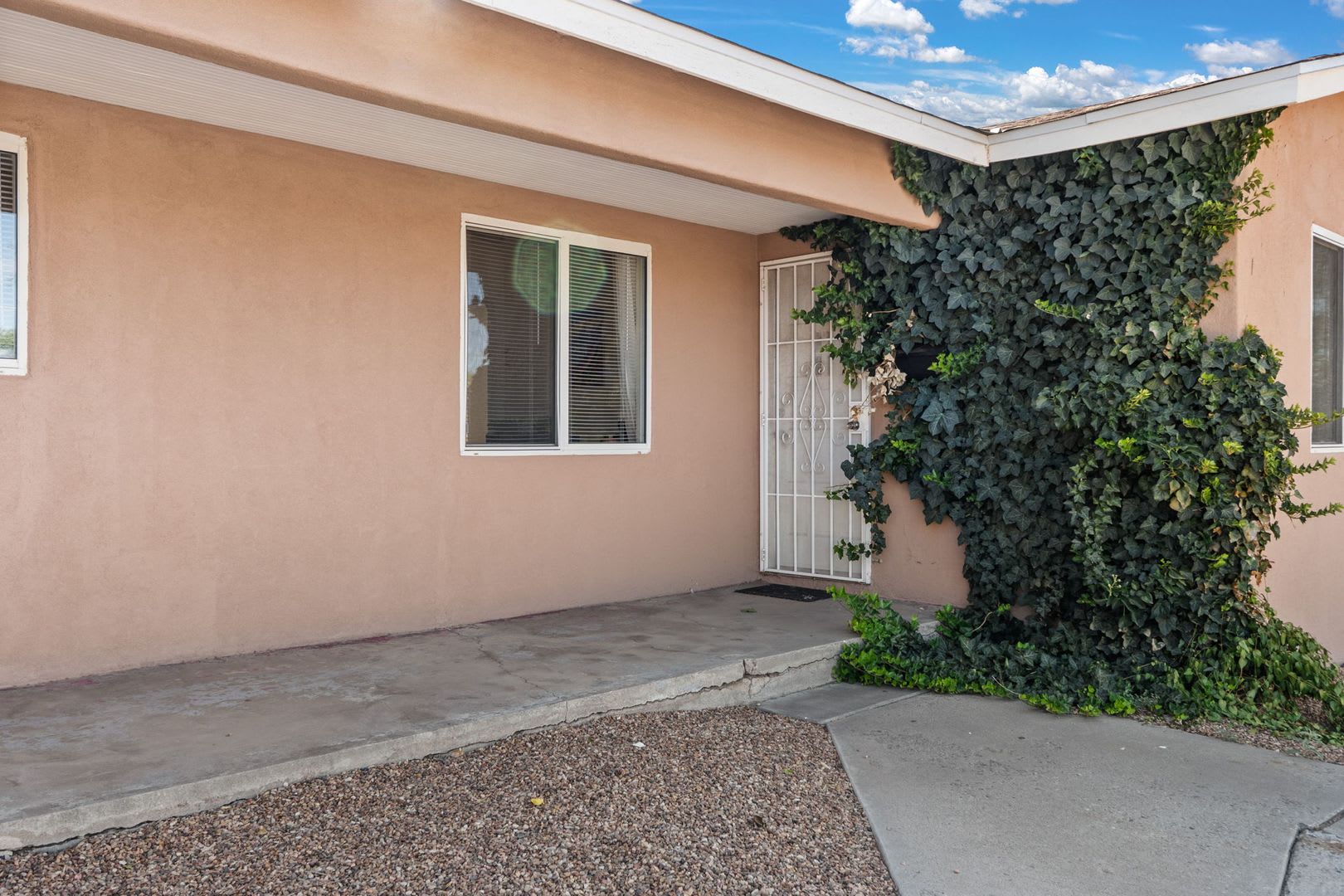 Charming 2 Bedroom Home – photo 4