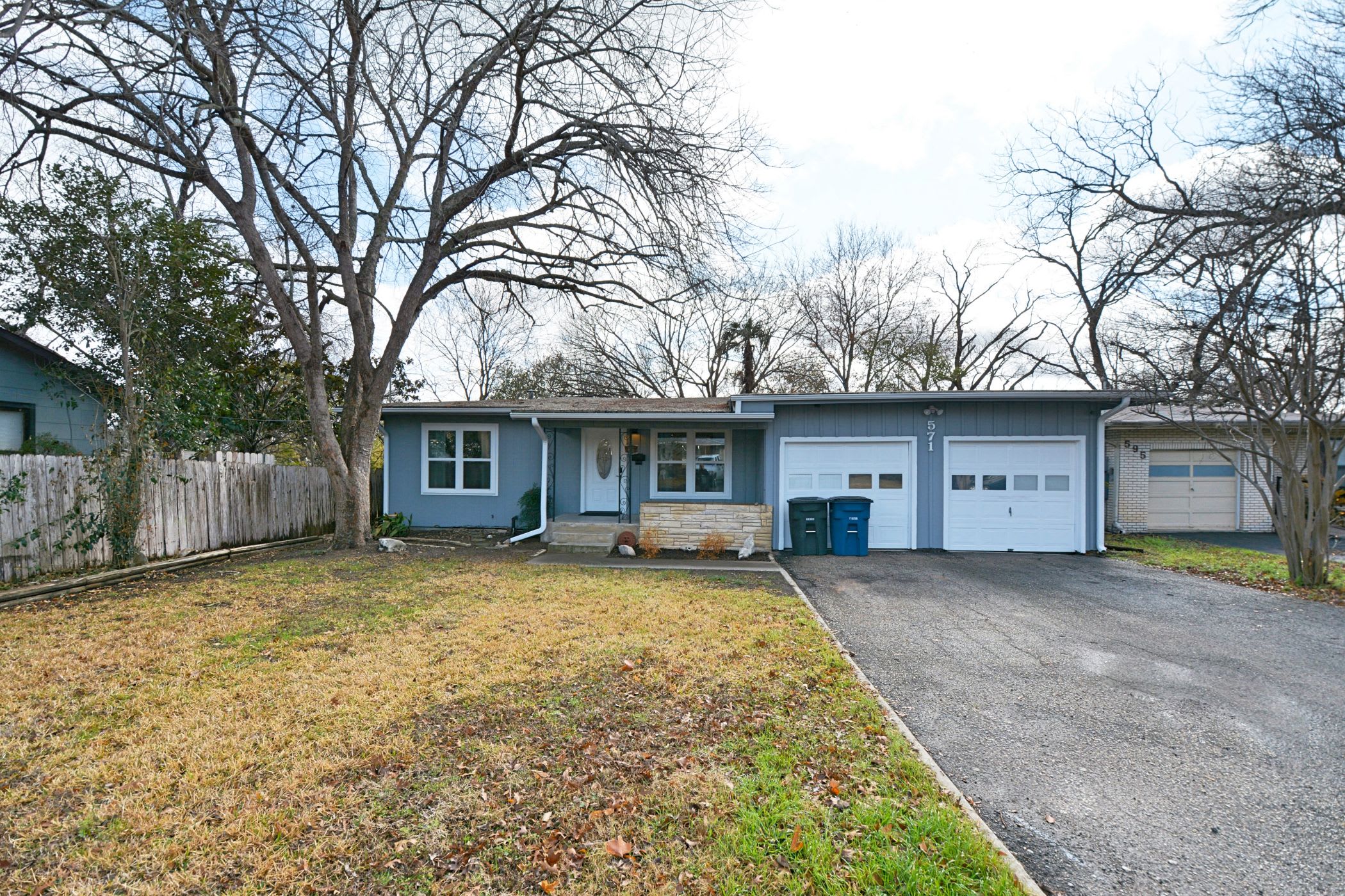 571 West Merriweather Street – photo 1
