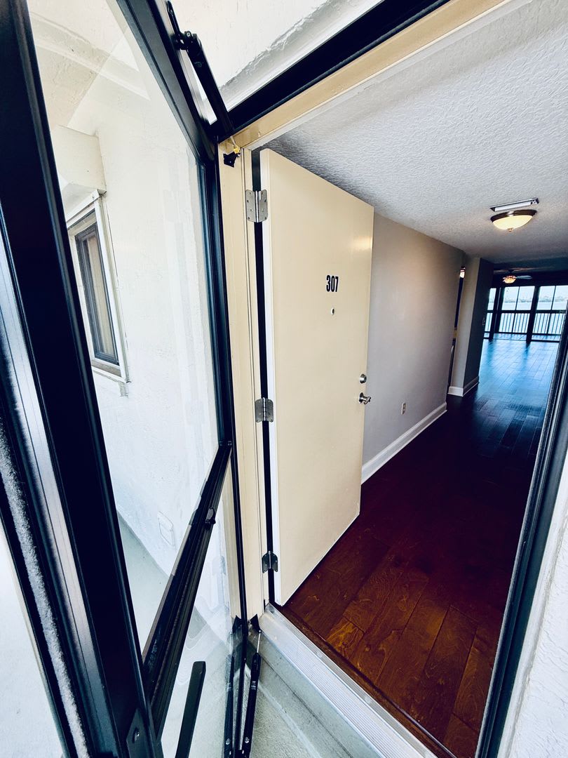 BEAUTIFULLY UPDATED RIVERFRONT CONDO WITH SPECTACULAR ROCKET LAUNCH VIEWS – photo 3