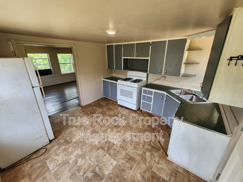 102 W 7th (Asher) – photo 3