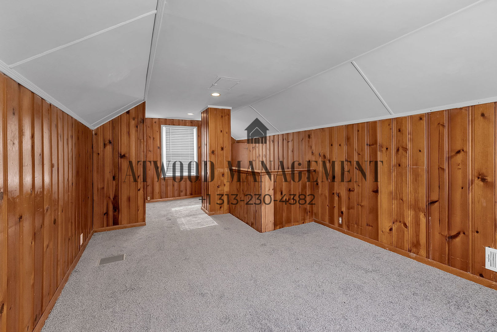 This beautifully updated 3-bedroom, 1-bath single-family home is ready for move-in! – photo 4