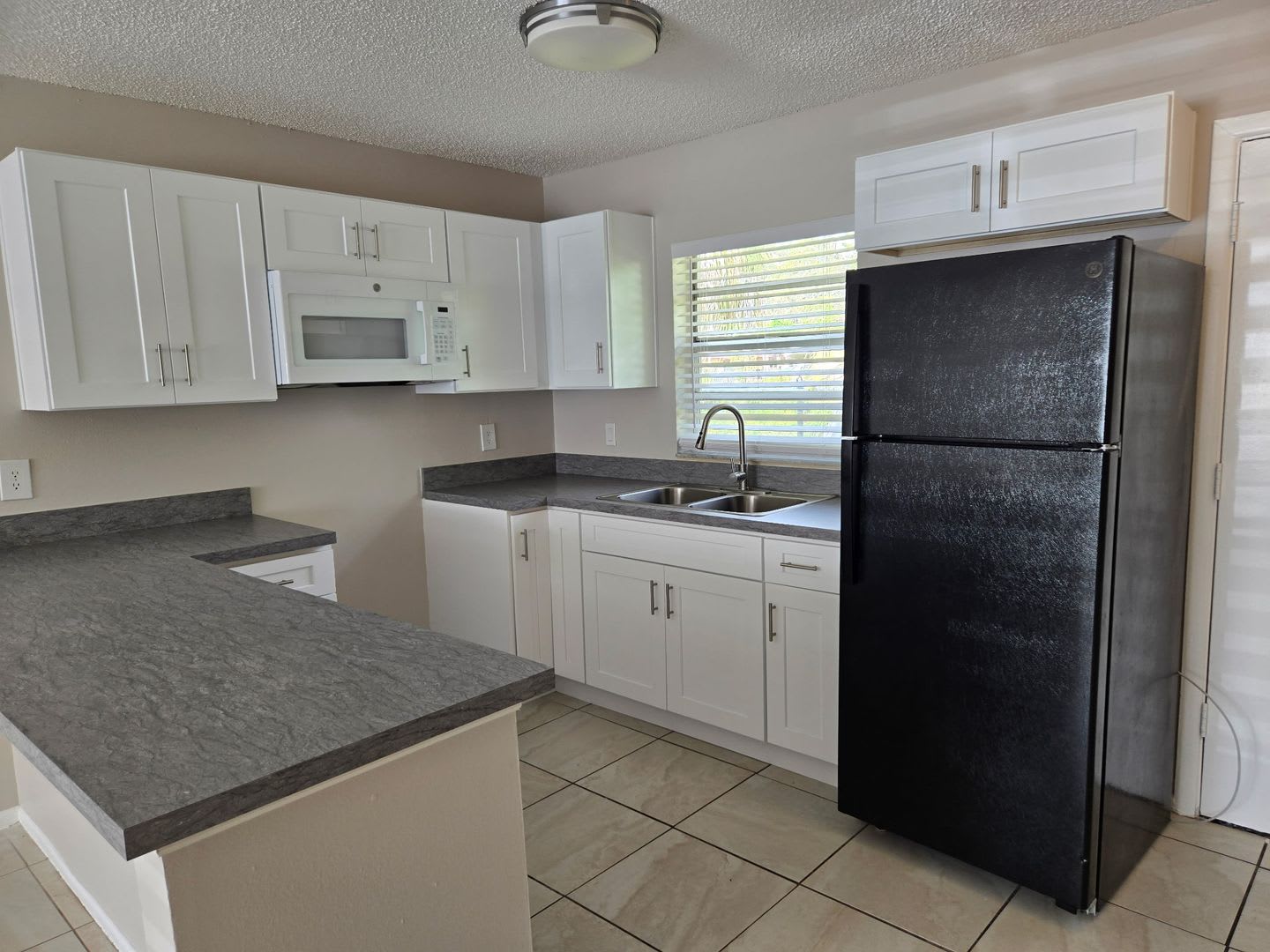 Cozy 2 bedroom/1 bath Duplex – photo 5