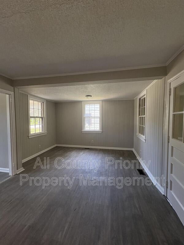 1004 Industrial Ave Ne – photo 3