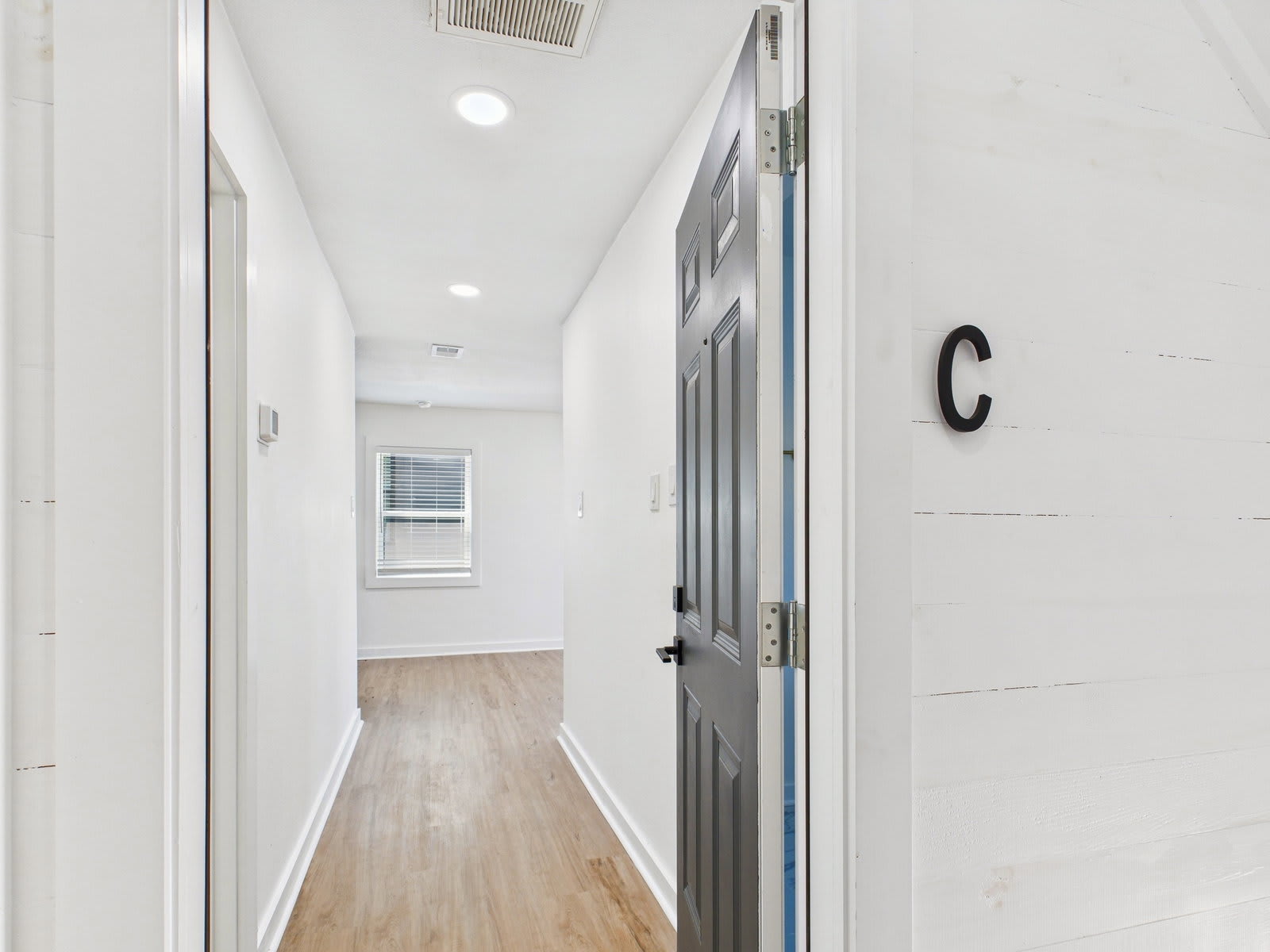 607 Foch Street – photo 2