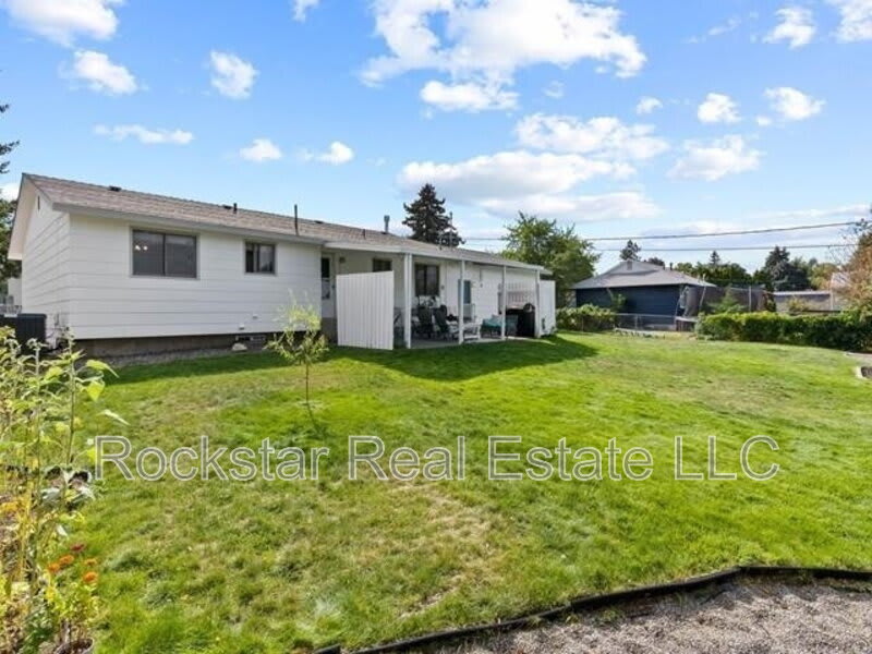 11217 East 11th Avenue – photo 5