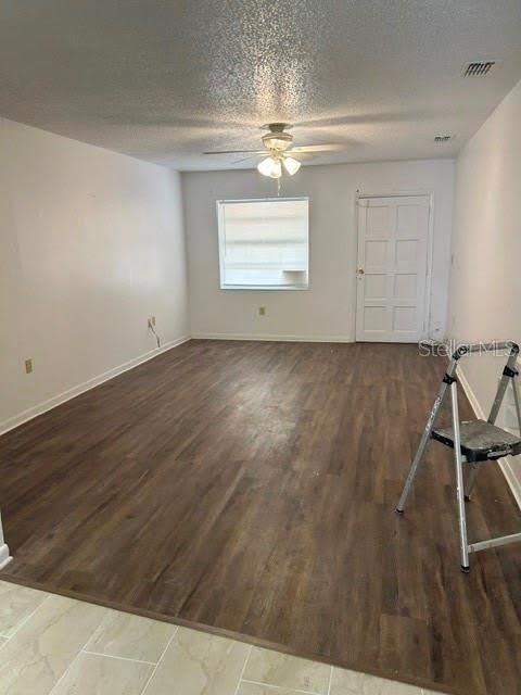 1472 N MELROSE Drive – photo 2