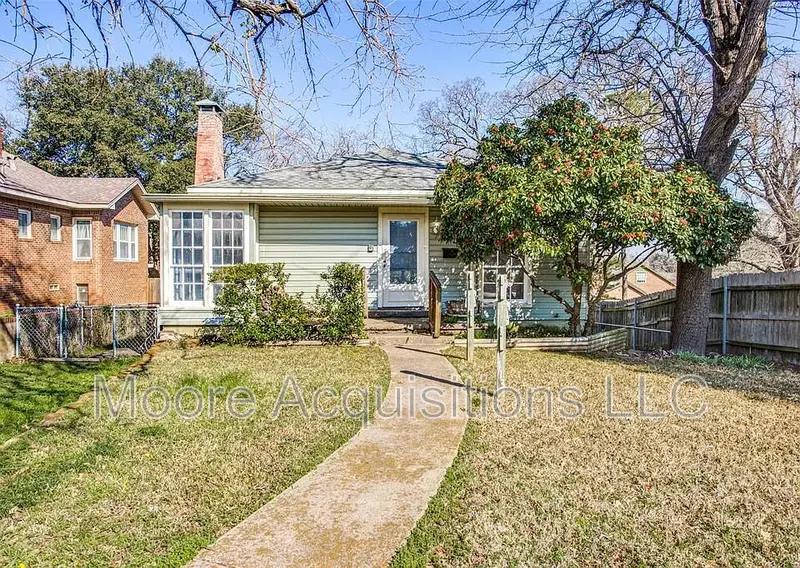 1113 W Walker – photo 1