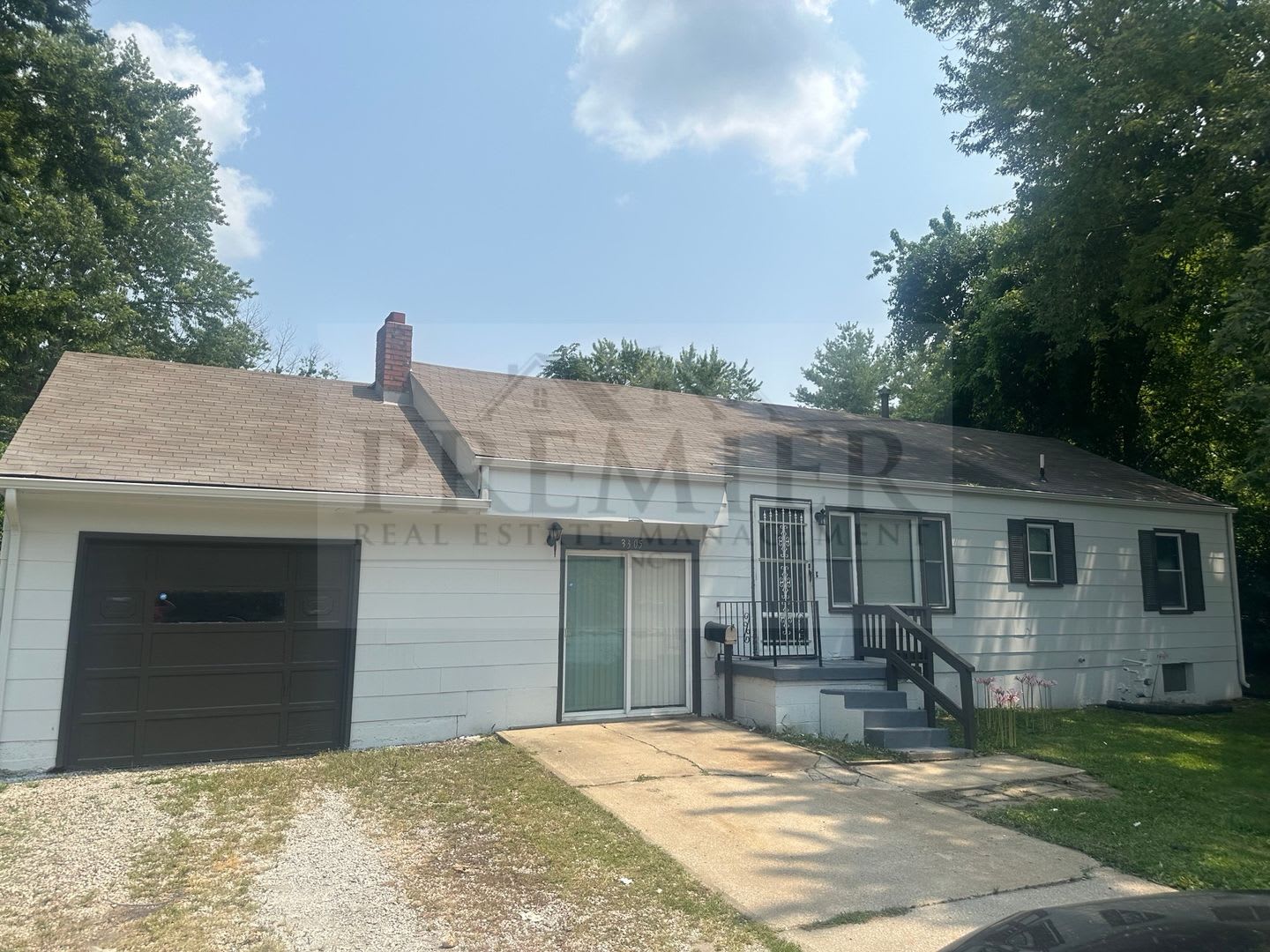 3305 S Sterling Ave Independence Mo 64052 Rent 1499 Nice 3 Bed 1 Bath House – photo 1