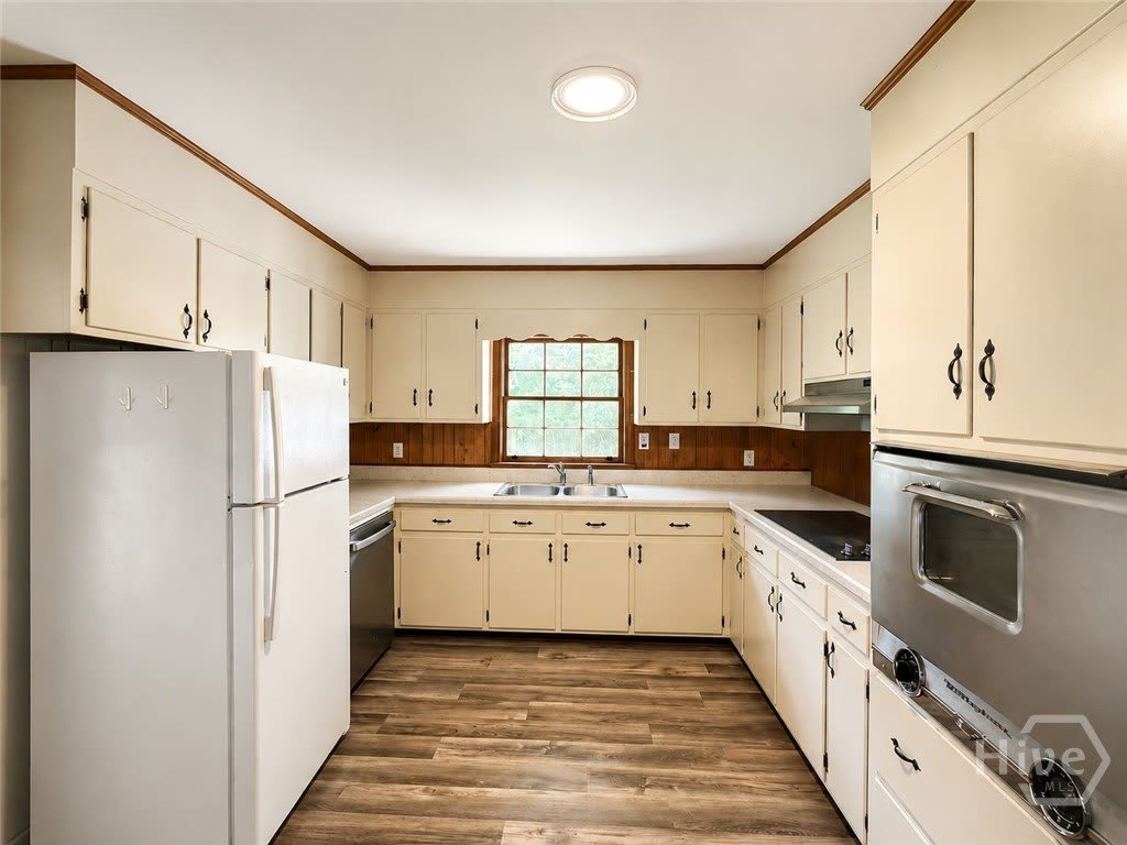 560 Riverview Road – photo 4