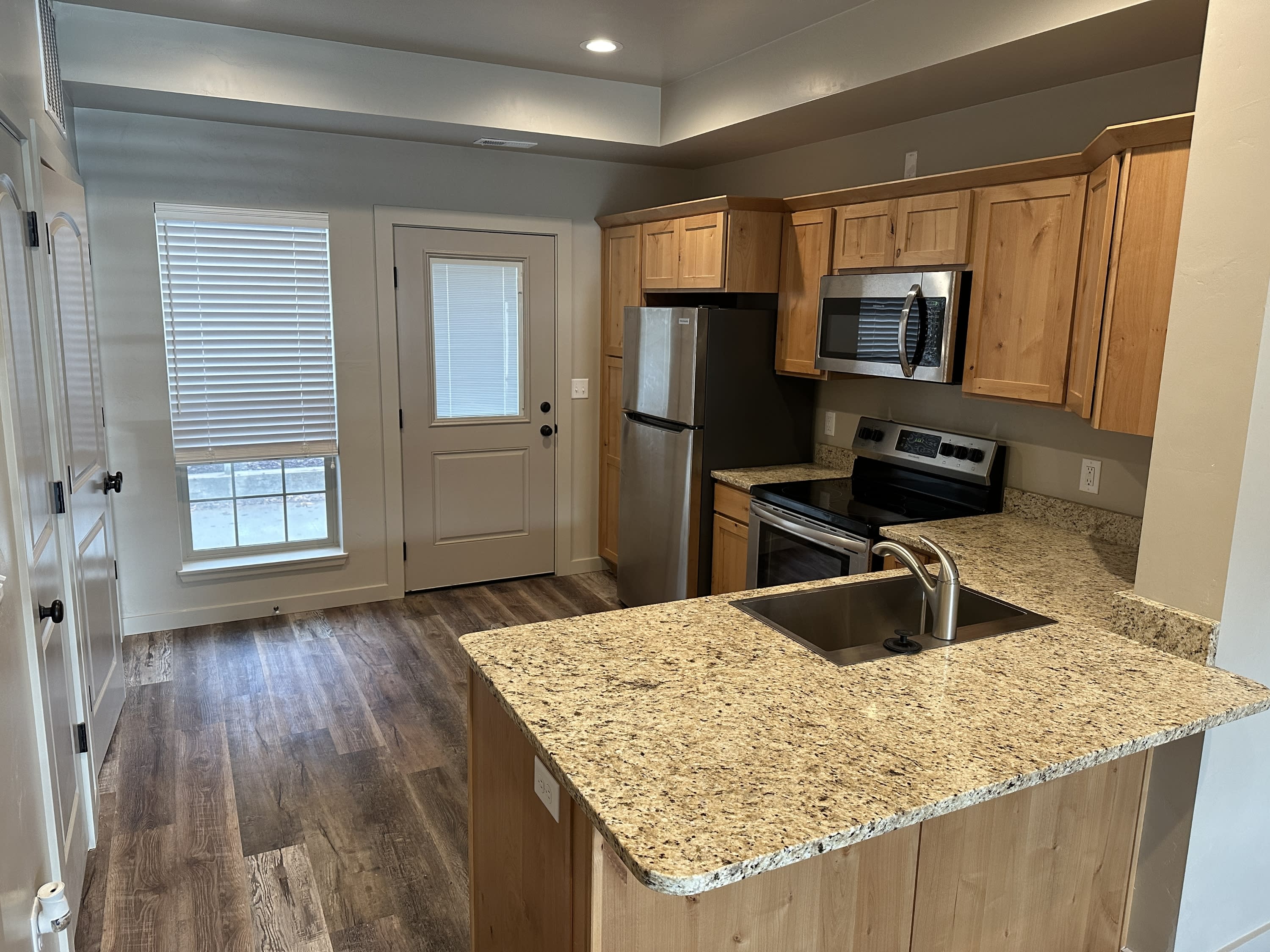 157 East 300 South – photo 4