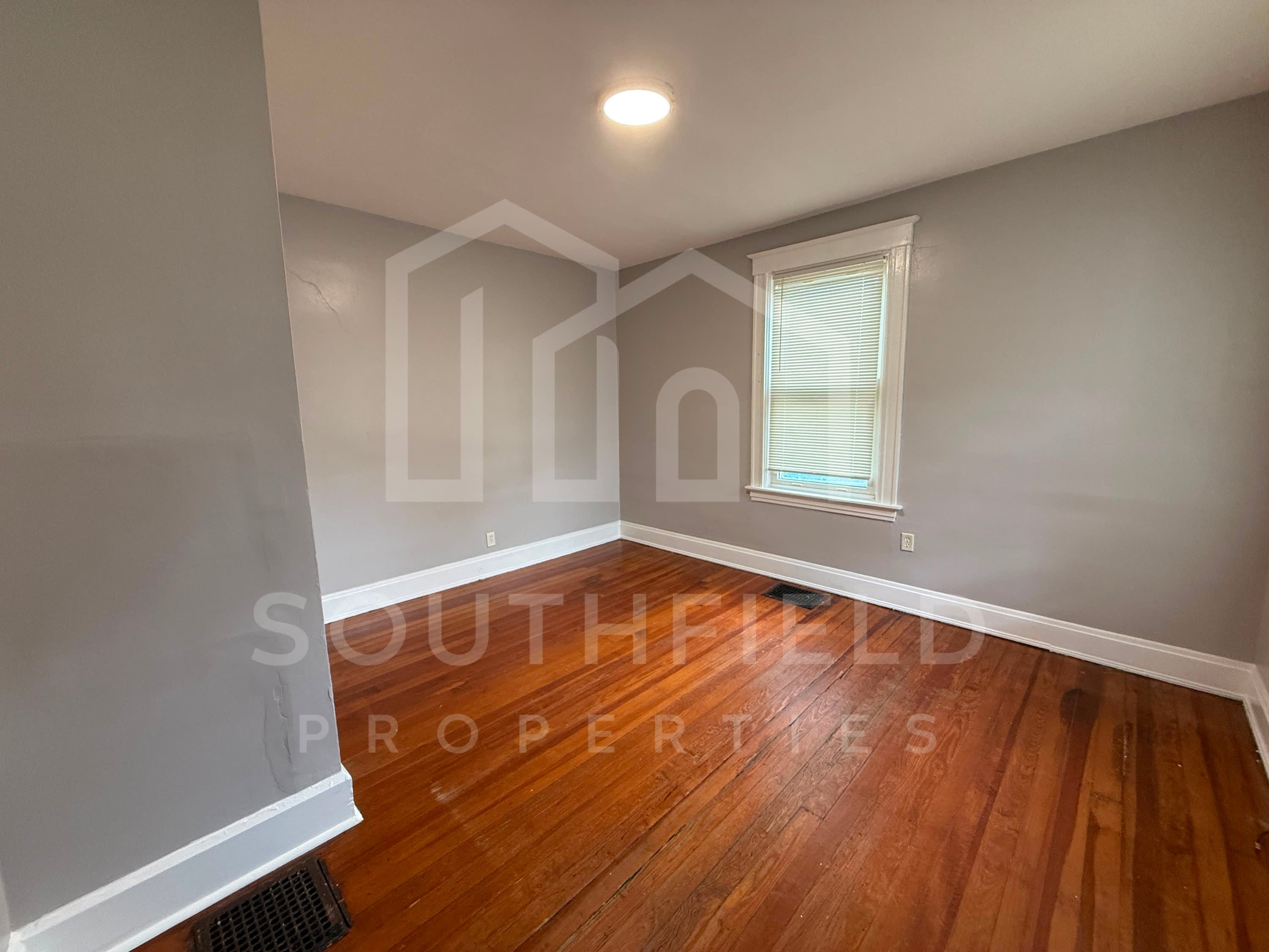1559 Ambrose Avenue – photo 4