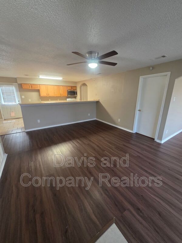 707 Devonian Dr – photo 3