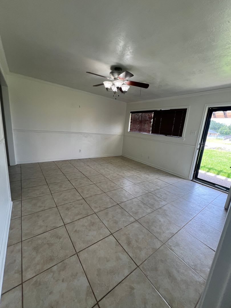Renovated 3 Bed 1 Bath House in Sulphur – photo 4