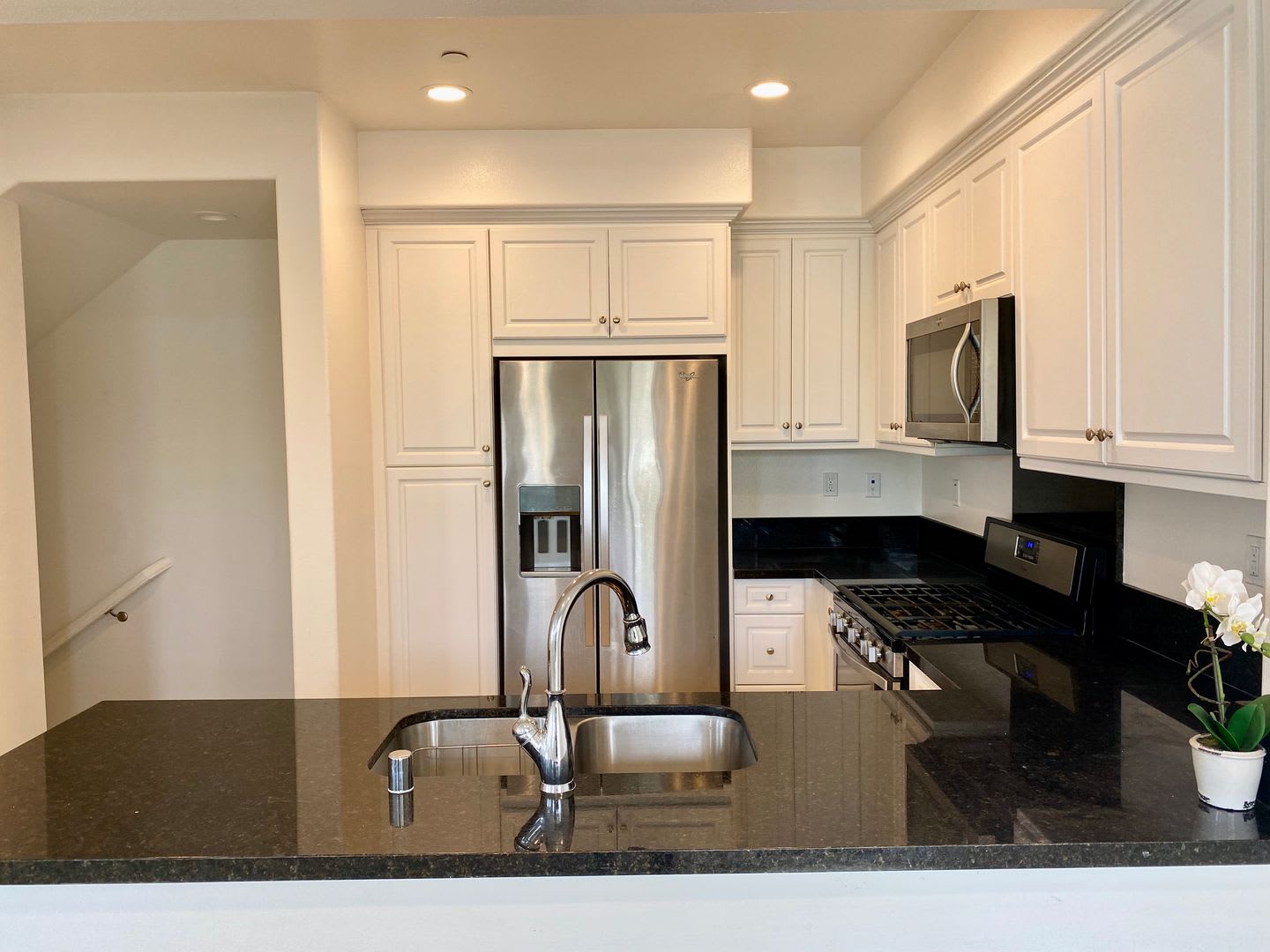 Modern Coastal Living – 2-Bed, 2.5-Bath Home in Oxnard, CA – photo 4