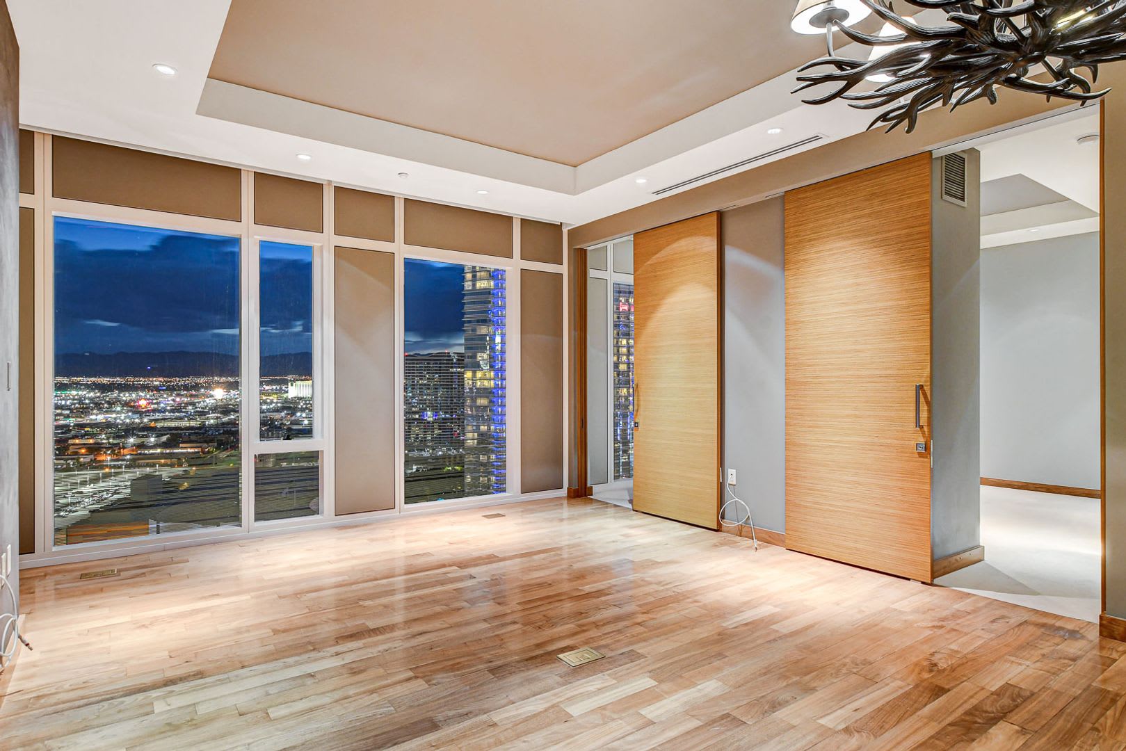 Waldorf Astoria 2711 City Mtn Views From This Stunning 1Bd 1 5Ba Residence – photo 2