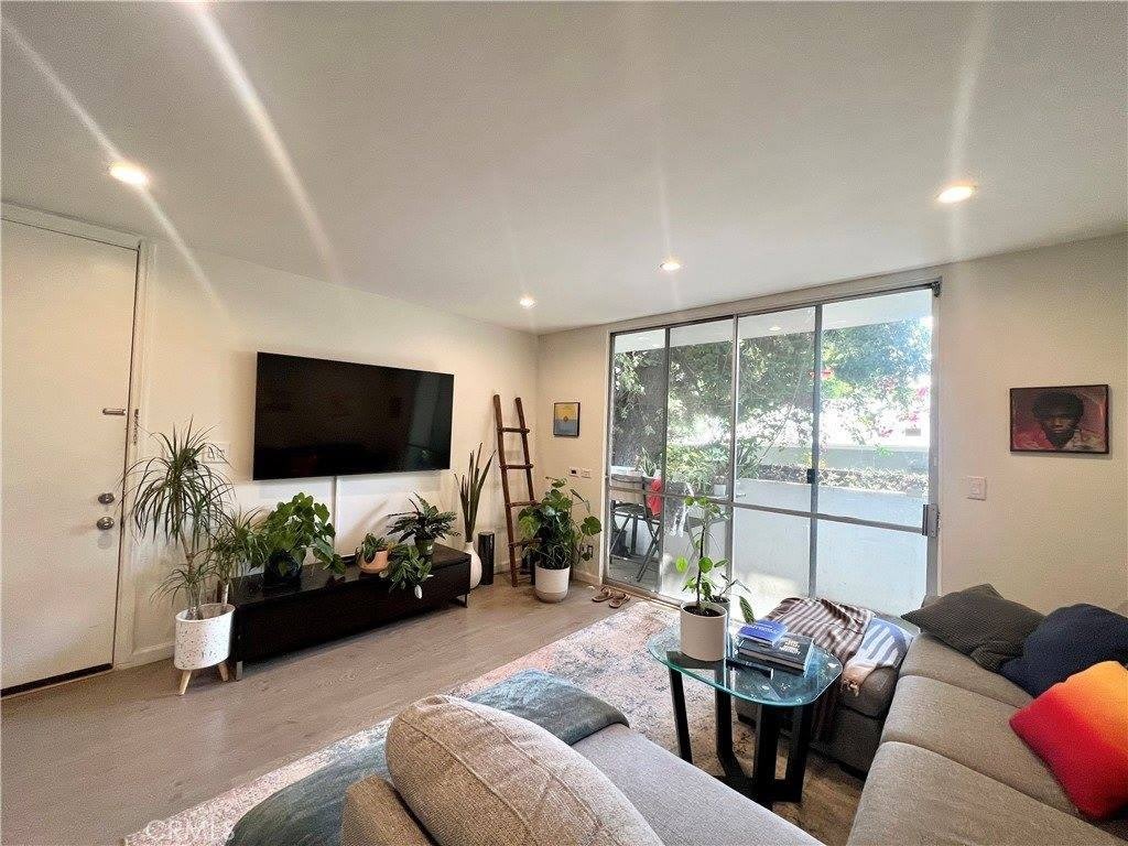 622 Westmount Dr – photo 5