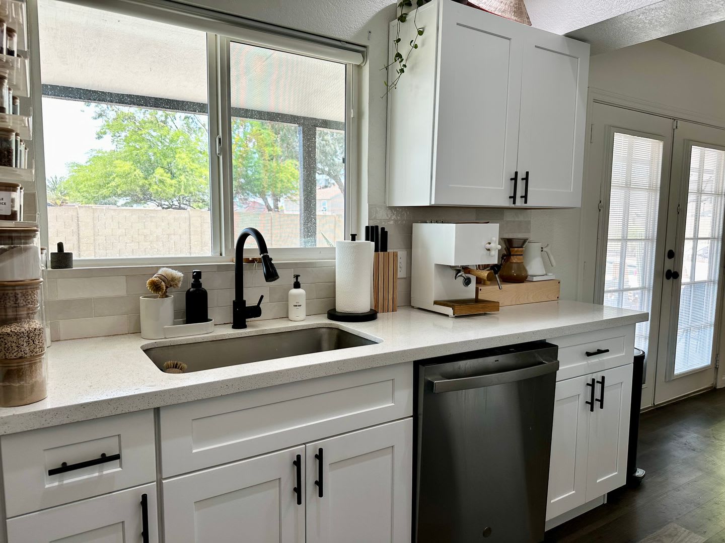 BEAUTIFULLY UPGRADED HOME WITH A HUGE RESORT-LIKE BACKYARD IN GLENDALE – photo 5