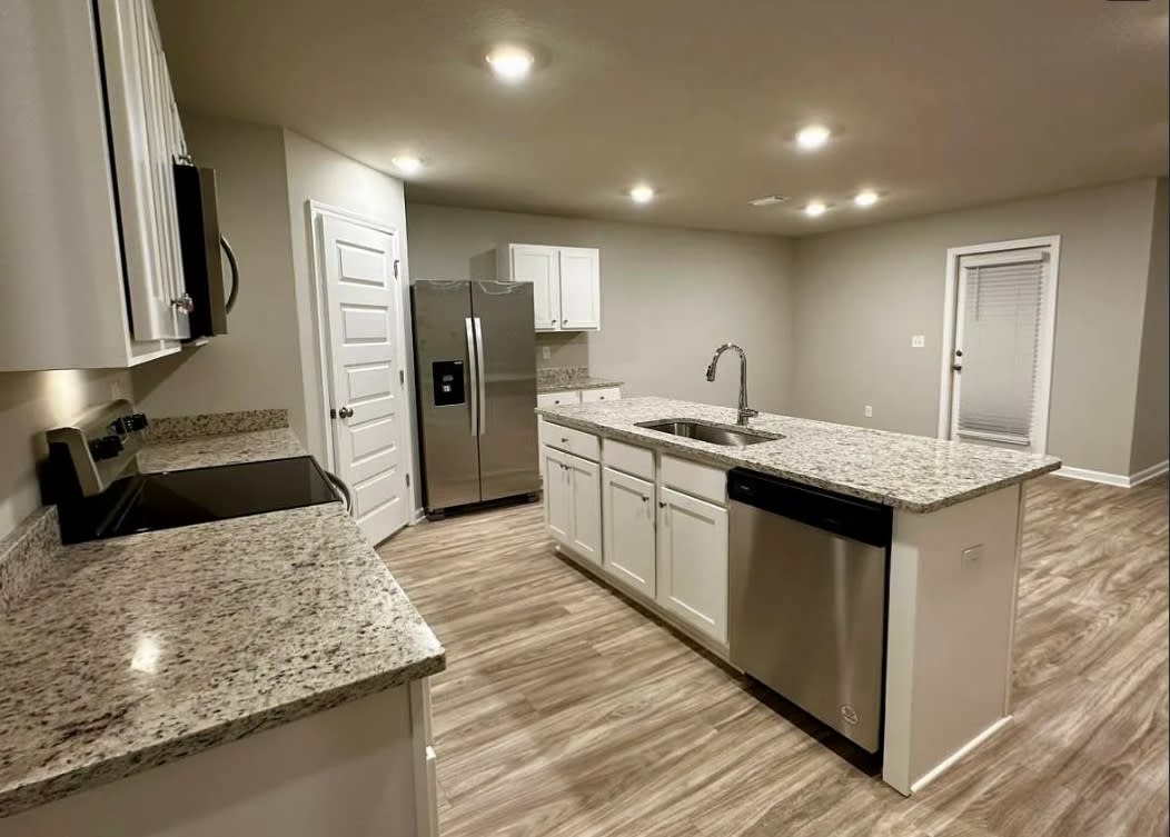 436 PAGET DR – photo 2