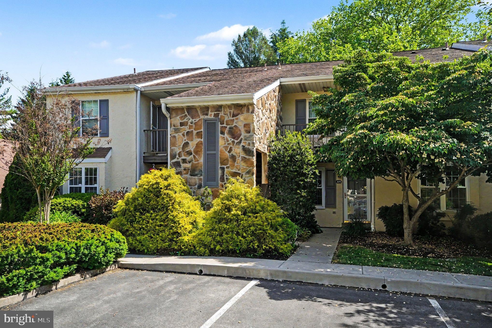 205 VALLEY STREAM Lane – photo 1