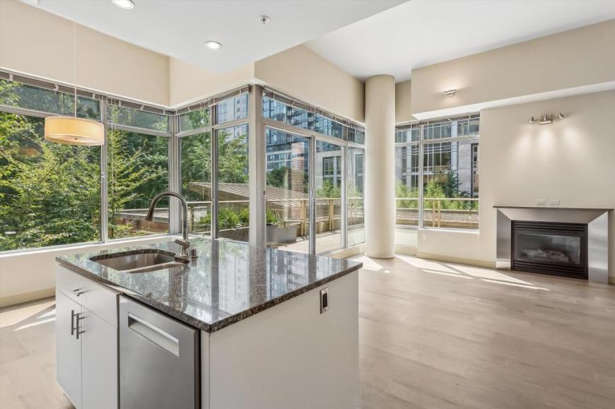 900 Lenora St – photo 1