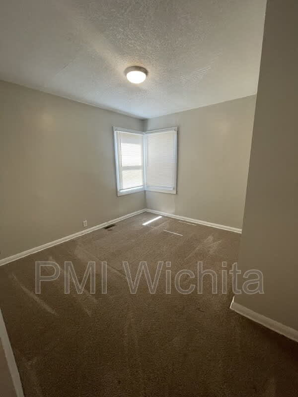 2322 S Broadview St – photo 5