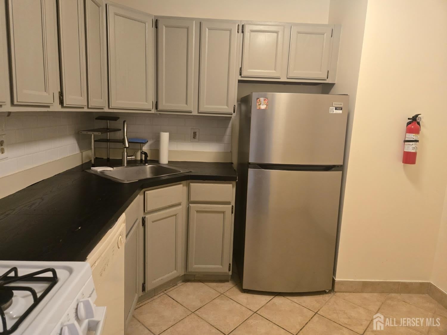 143 College Drive – photo 3