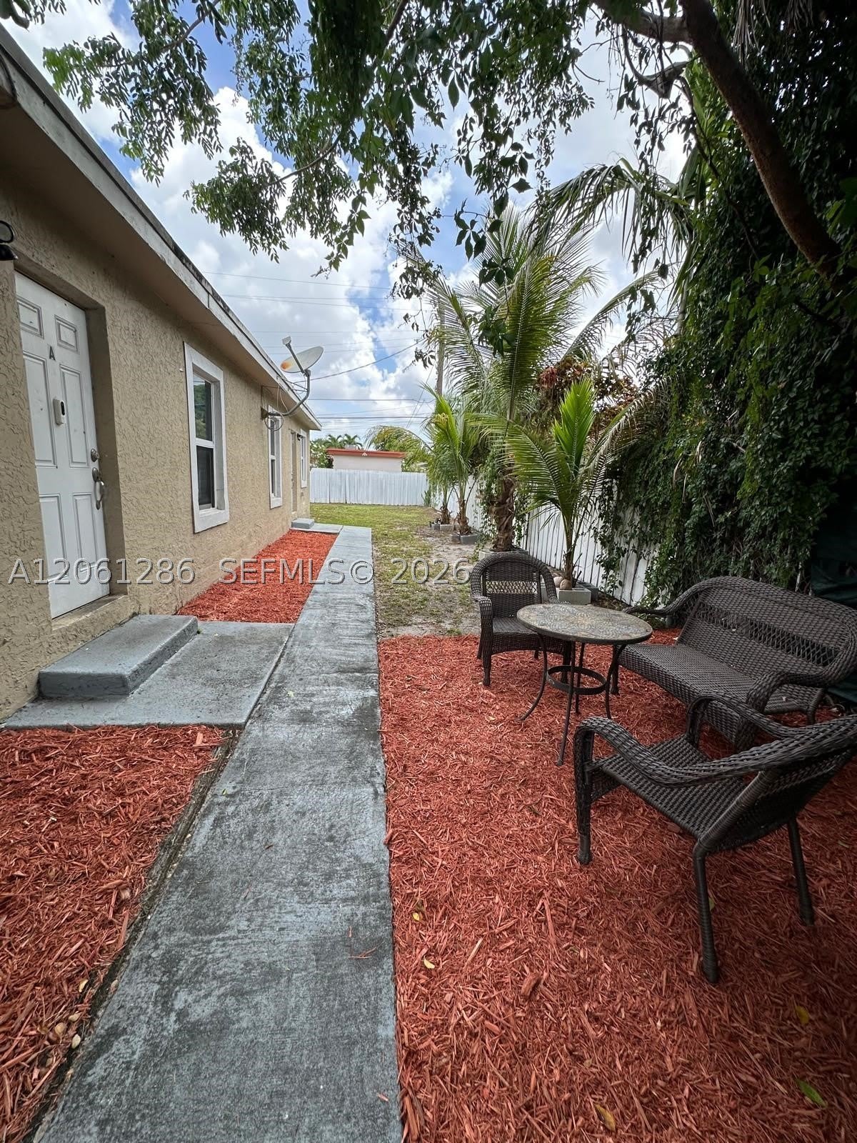 728 SW 6th St – photo 2