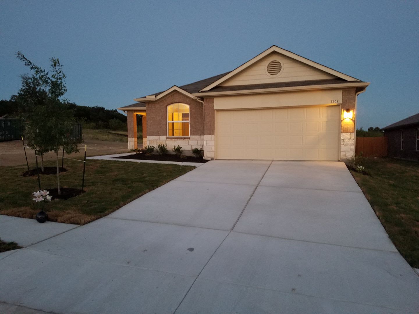 Amazing 4 bed, 2 bath Dell Valley – photo 2