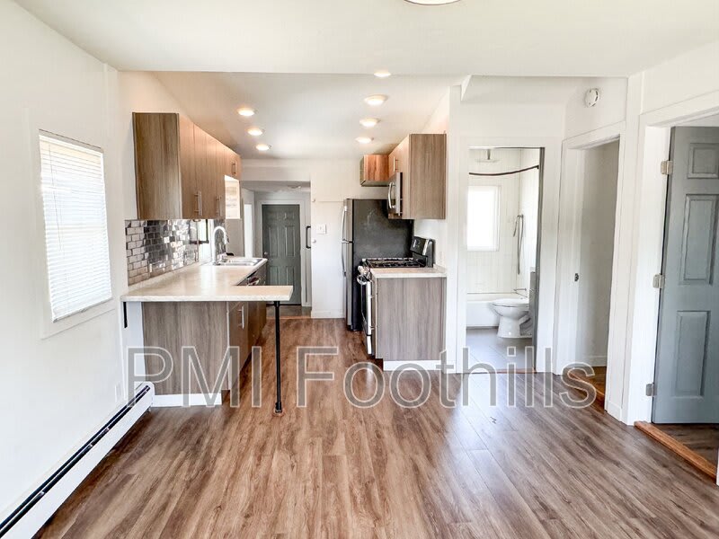 825 East Dartmouth Avenue – photo 3