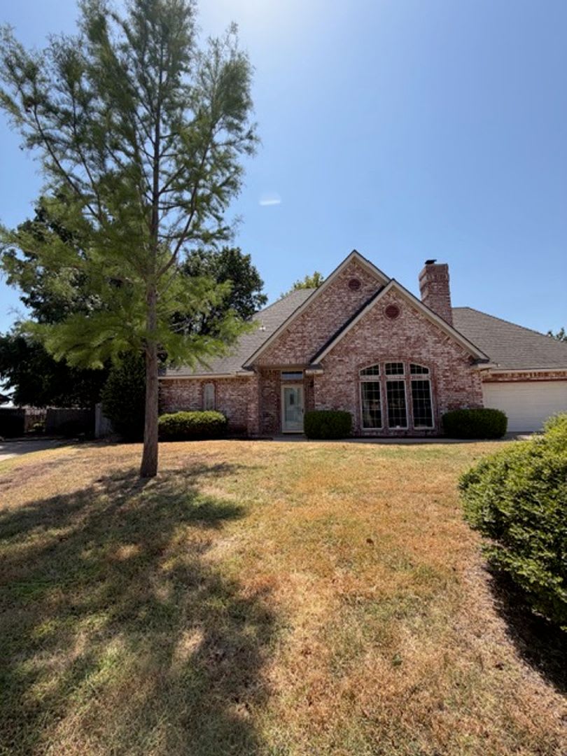 3 bedroom in Wyatt Acres! – photo 2