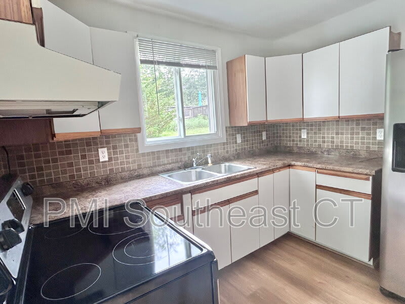 55 Hedge Ave – photo 5