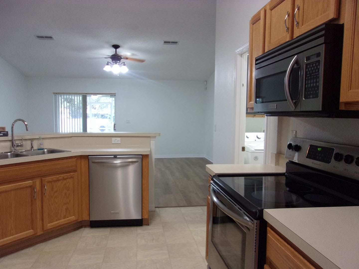 Beautiful & Spacious 3 Bedroom Home – photo 4