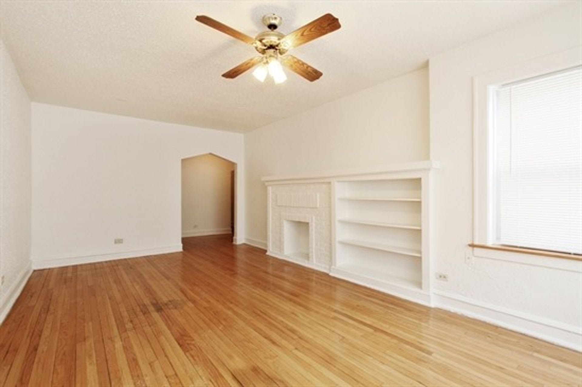 7800 S Kingston-South Shore Apartments – photo 3