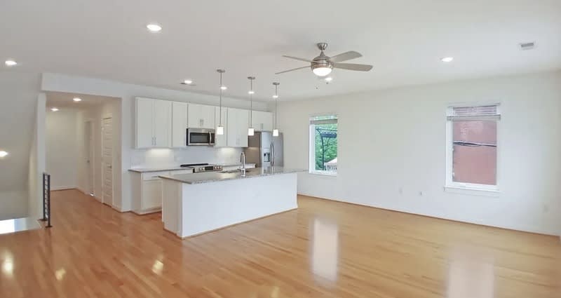1219 Bainbridge St – photo 3