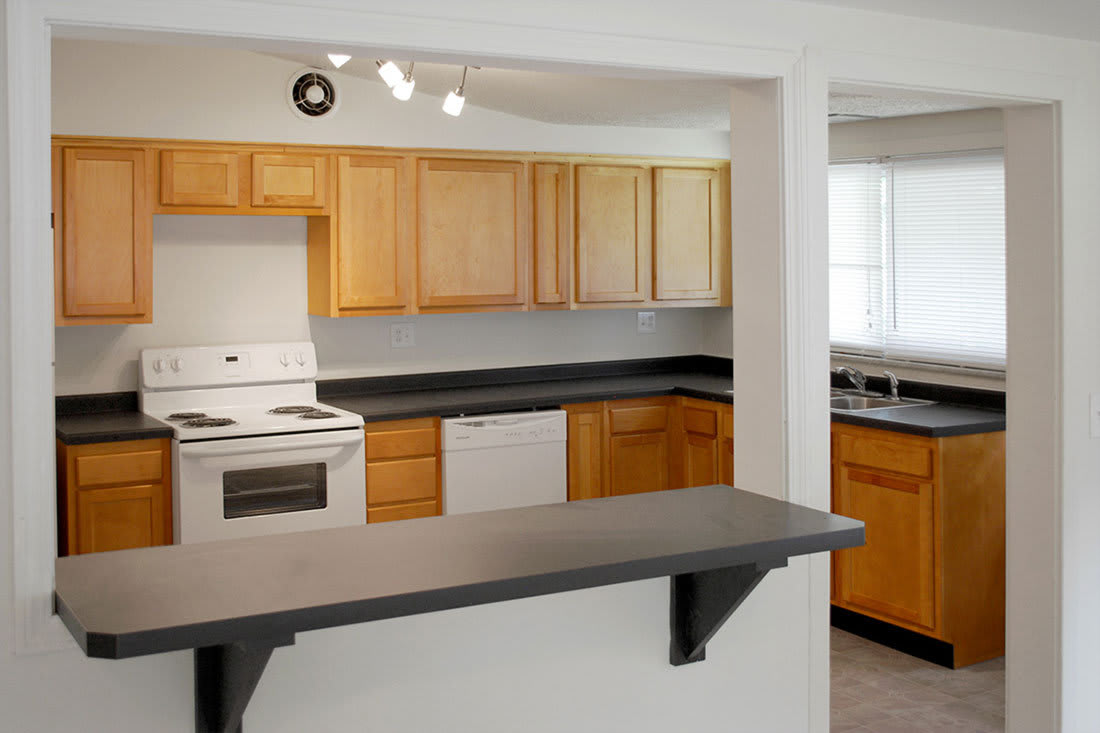 5 Bed, 2 Bath House – photo 5