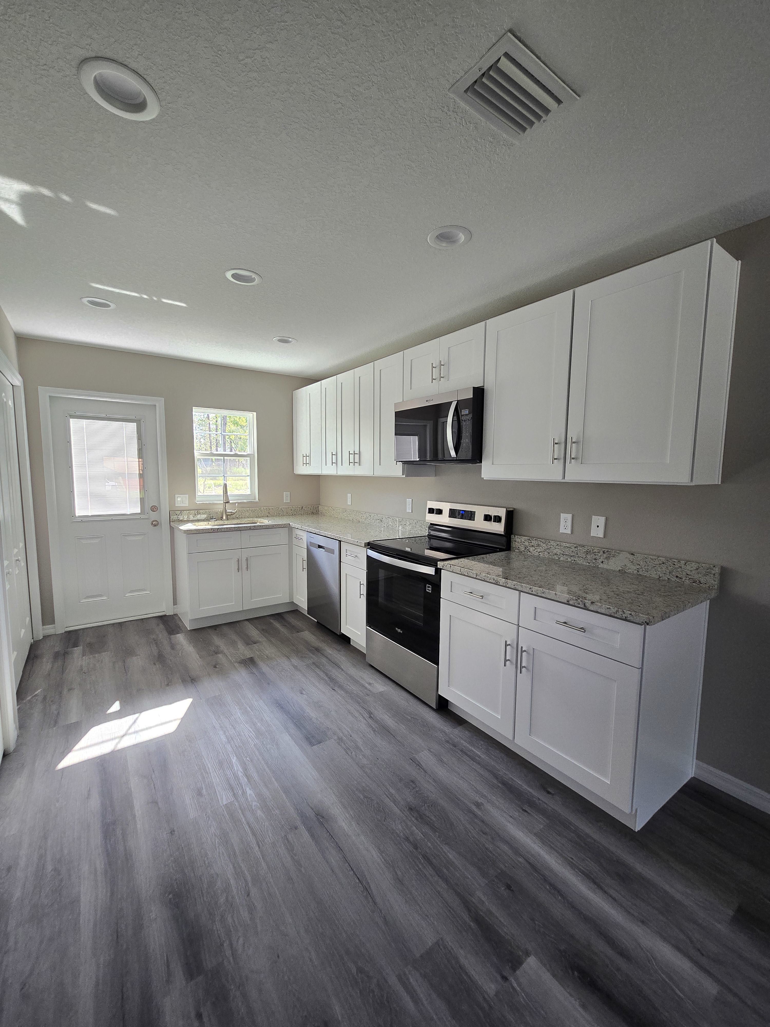 9398 North Travis Drive – photo 2