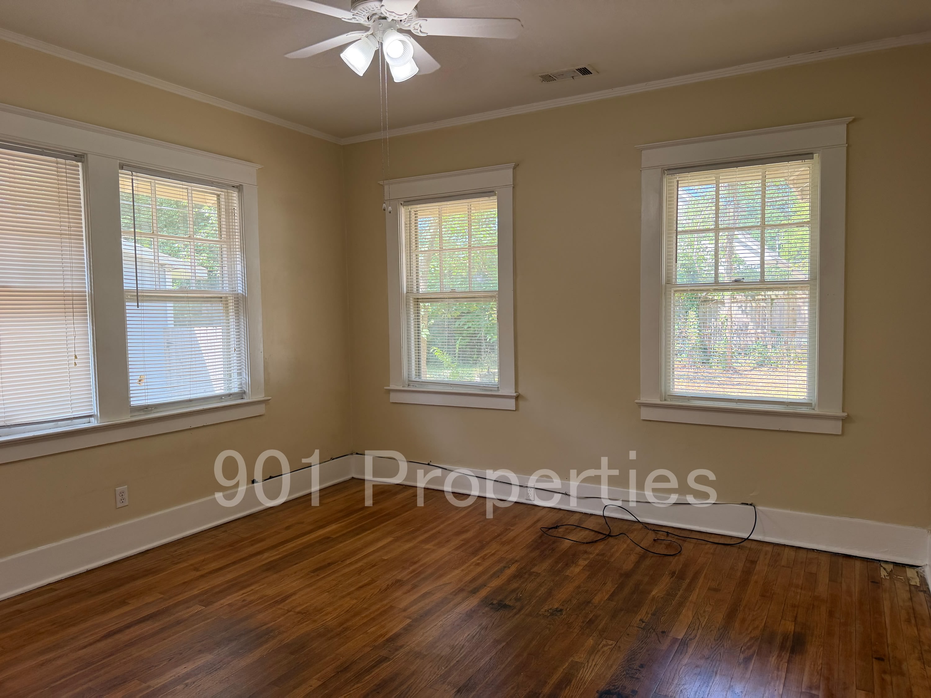 1055 South Cox Street – photo 4
