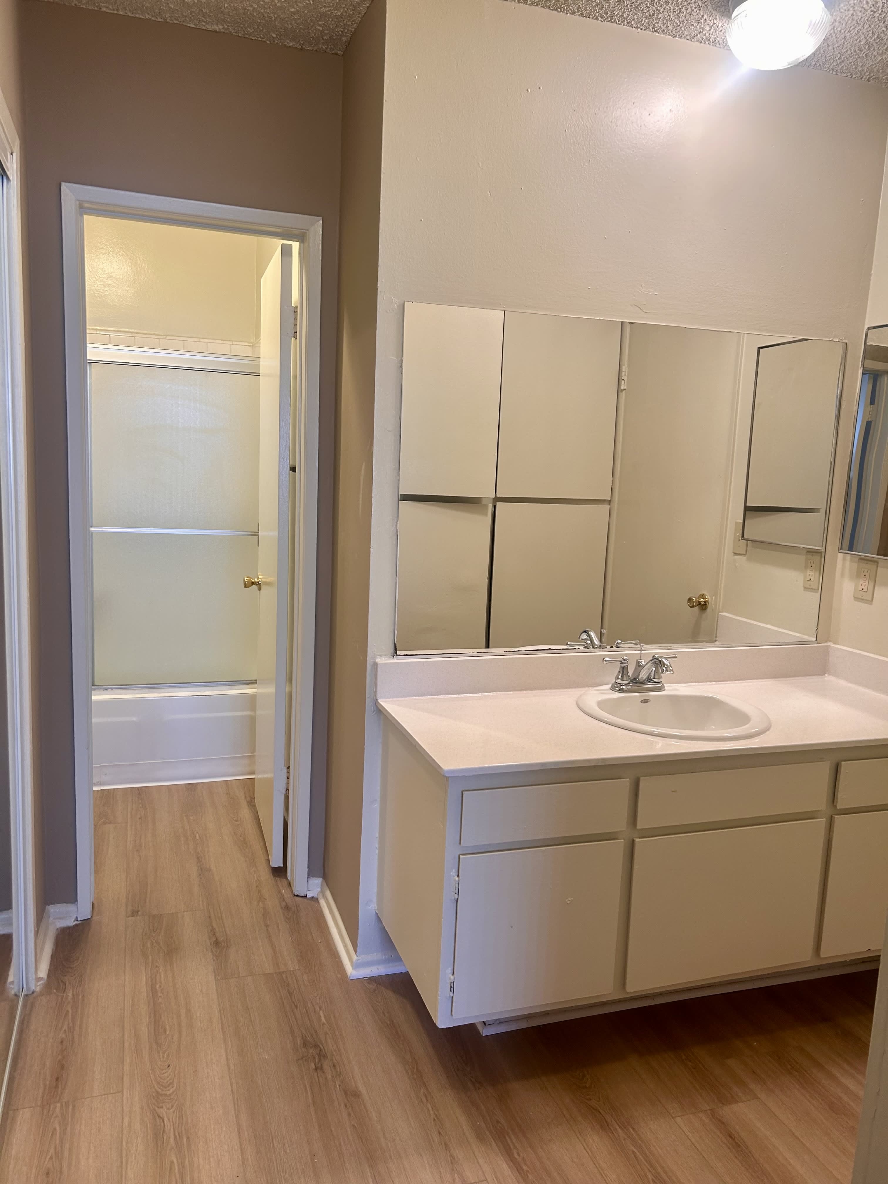 11840 Chandler Boulevard – photo 1