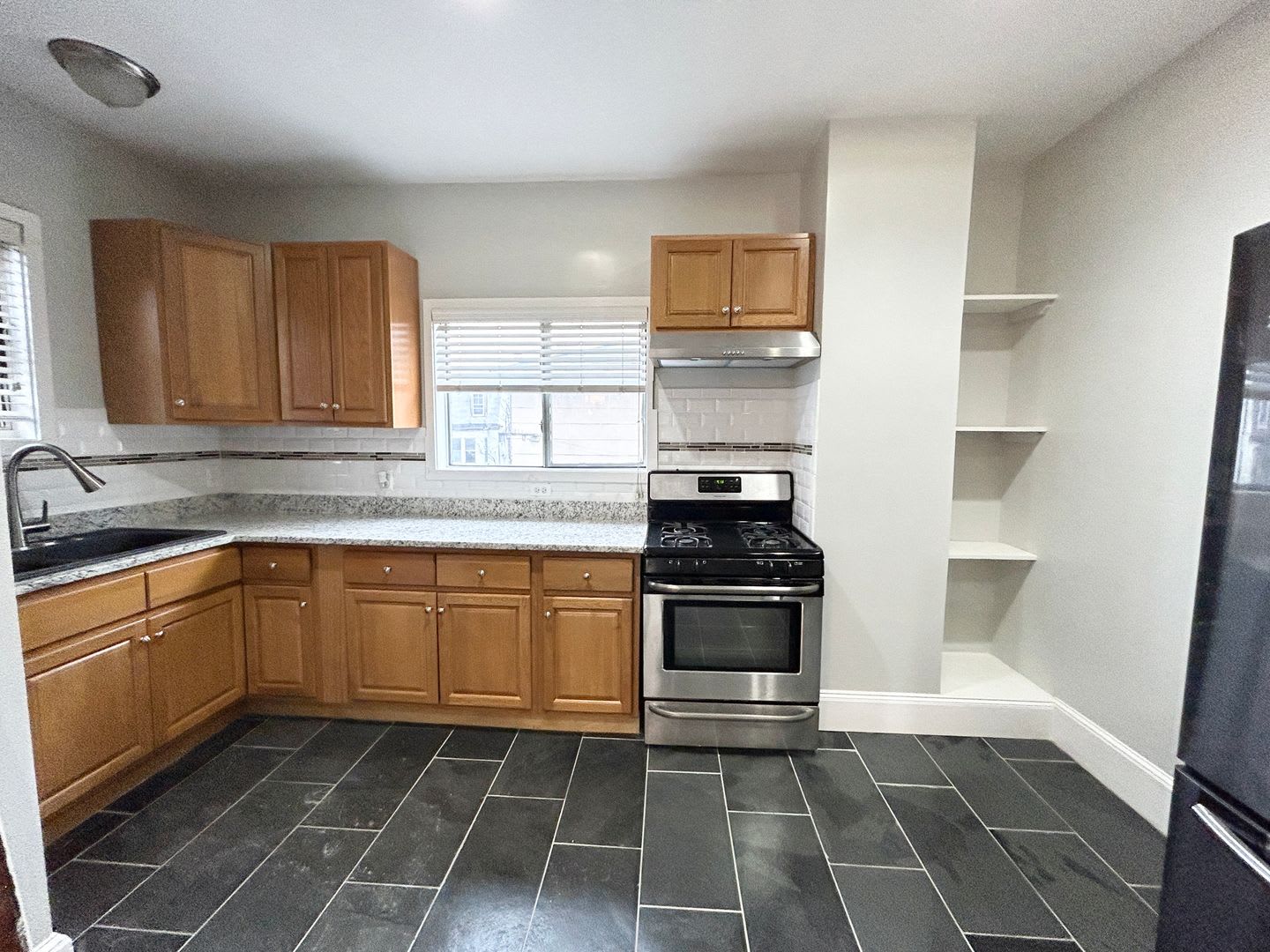 4bed 1bath apartment in Dorchester on 9/1 – photo 1