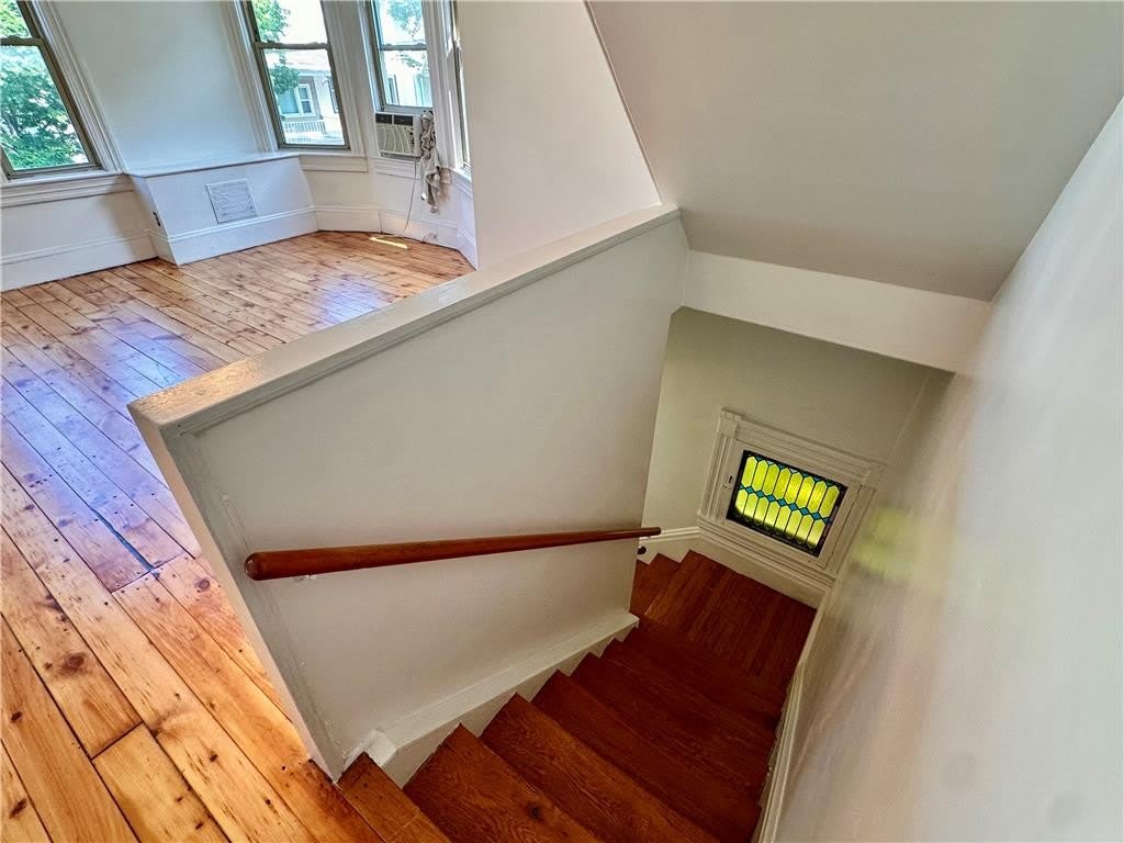 320 Cattell Street – photo 4