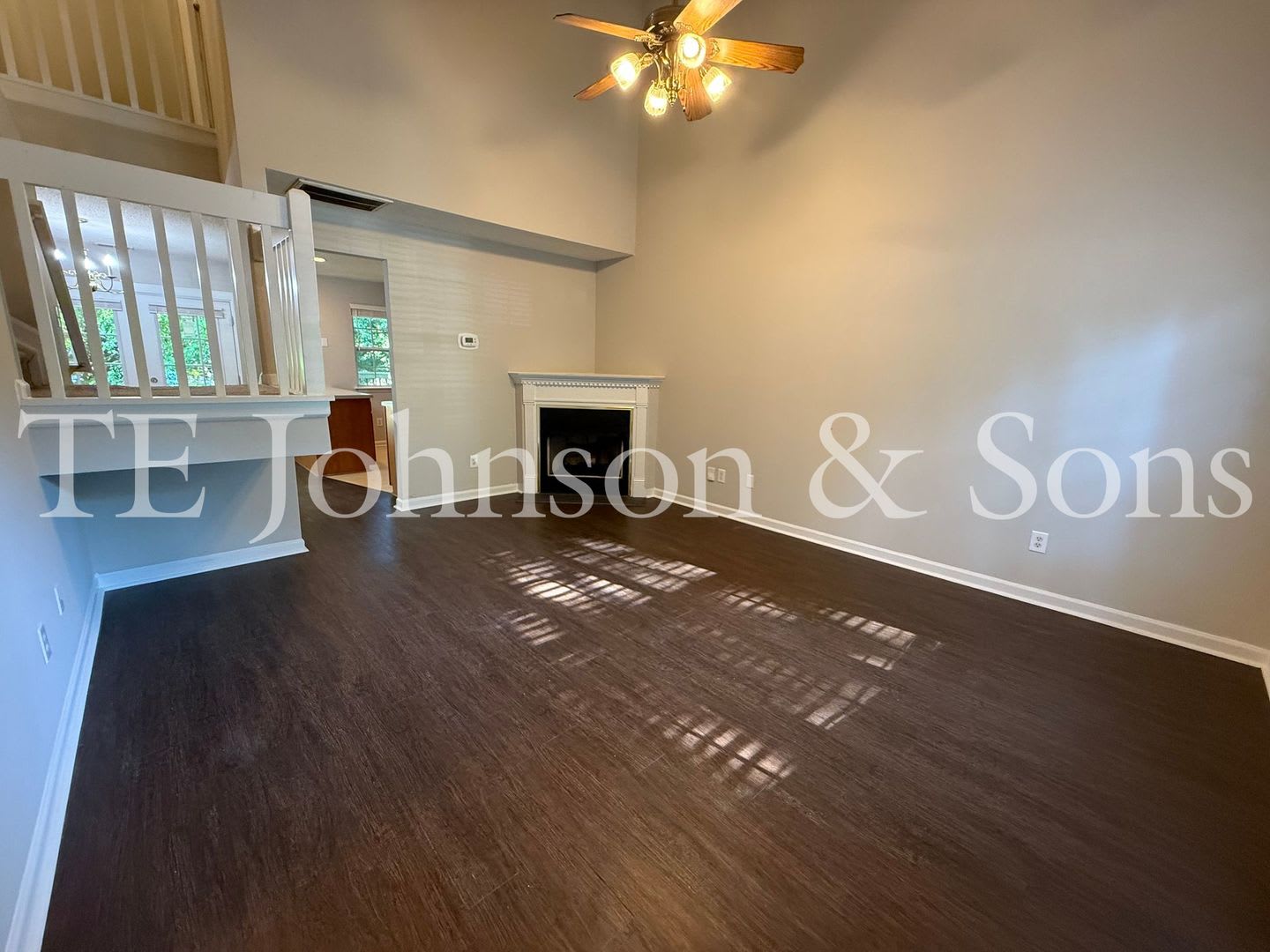 Beautiful 3Br Home With Vaulted Ceilings Community Pool Main Level Primary Suite – photo 2