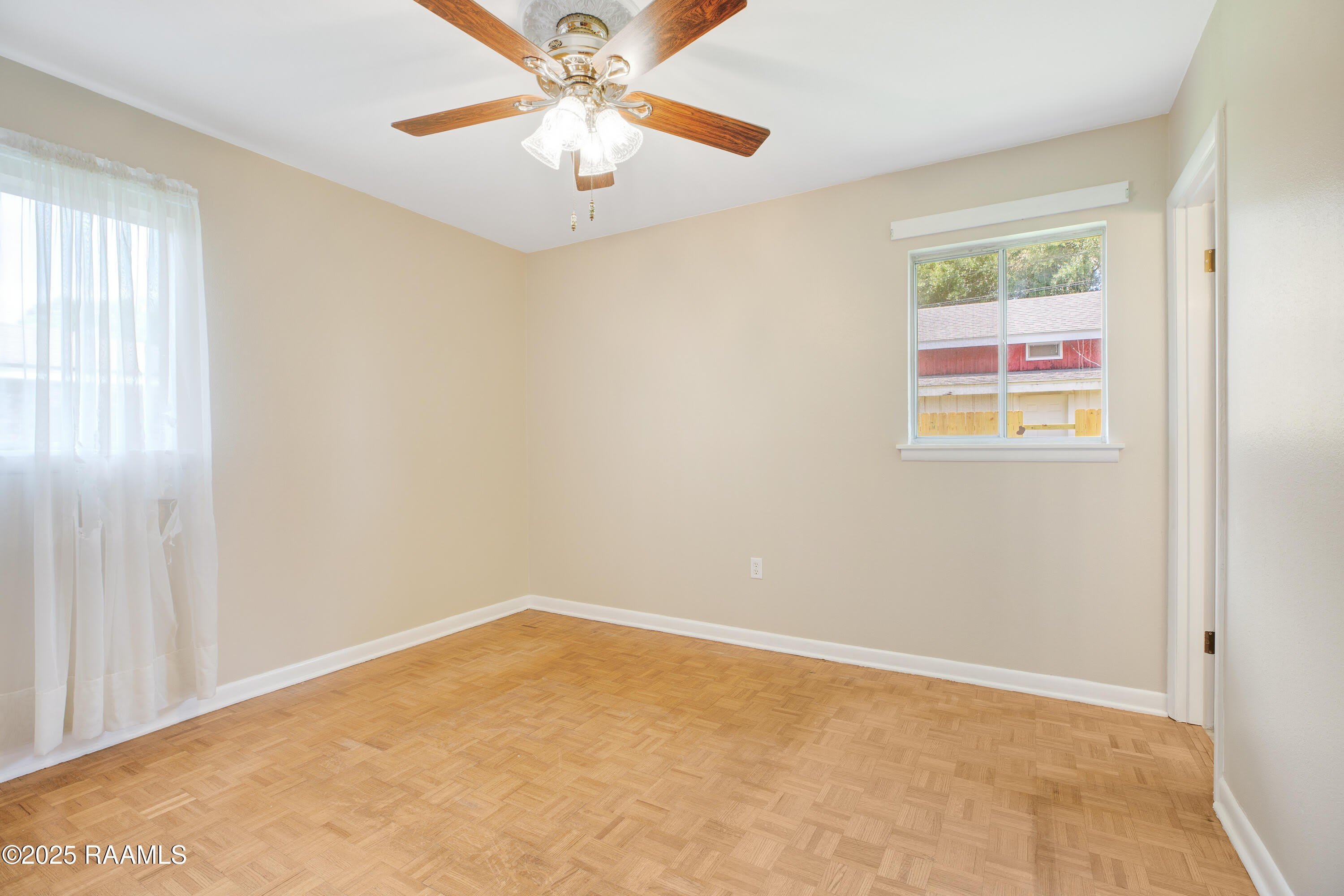 100 Maple Drive – photo 4