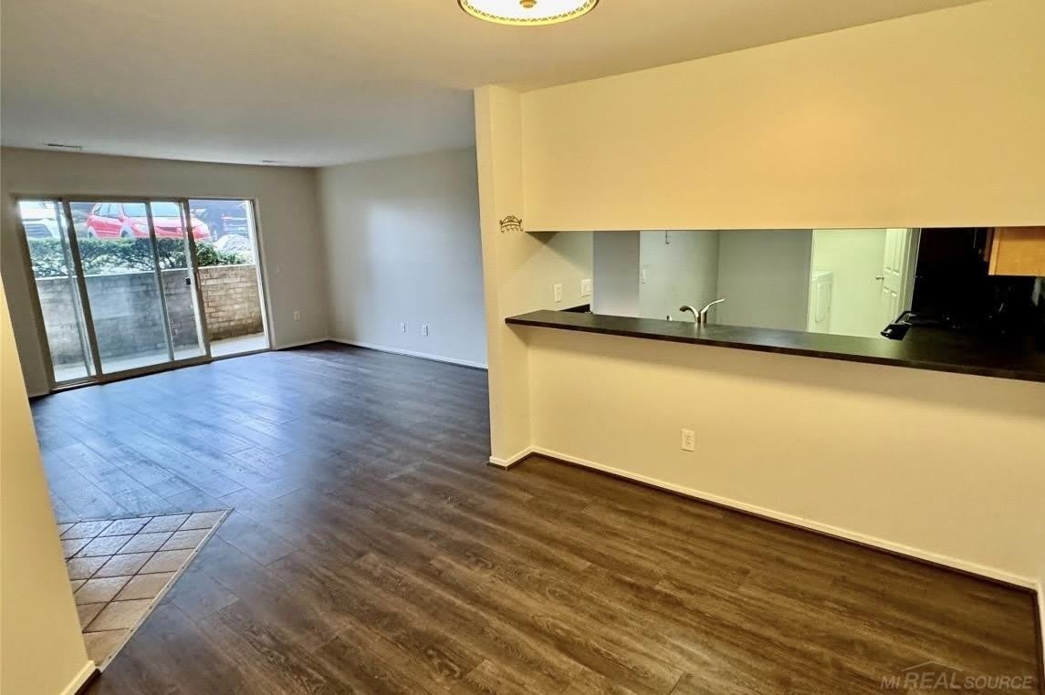 2605 Greenstone BLVD APT 201 Street – photo 2